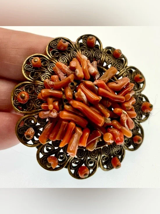 Vintage Coral Branch Cluster Brooch Gold Tone Filigree Mid Century Statement Pin - Picture 5 of 6